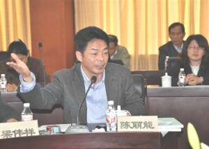 专家与在场教师进行互动